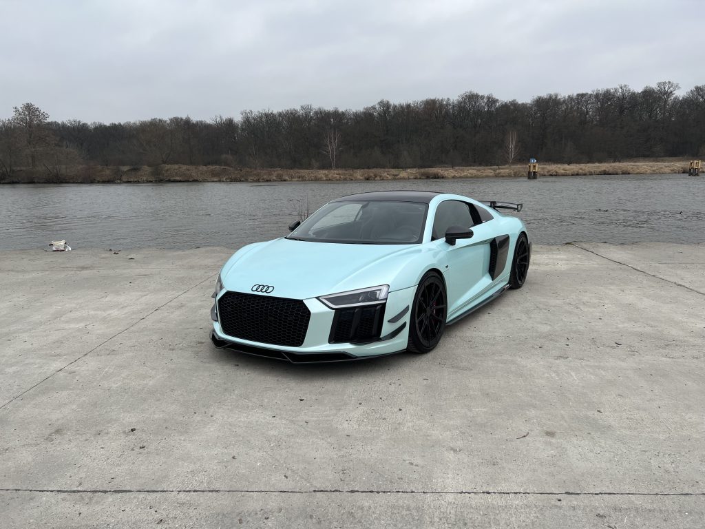 AUDI R8 v10 + KIT Performance