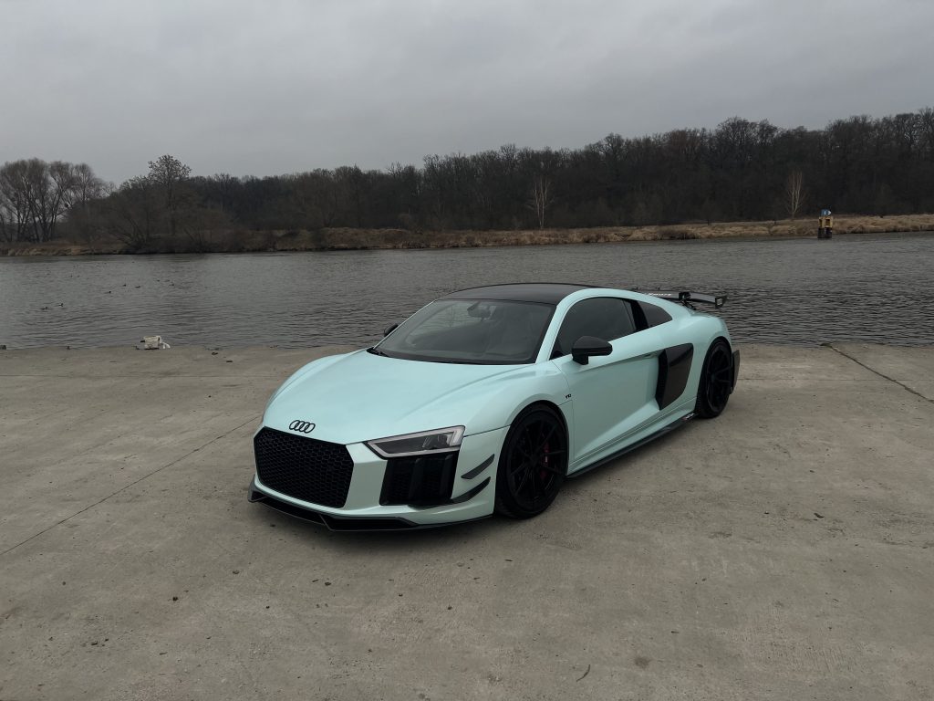 AUDI R8 v10 + KIT Performance