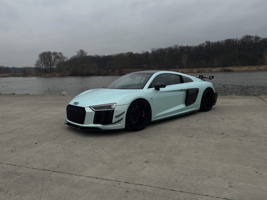 AUDI R8 v10 + KIT Performance